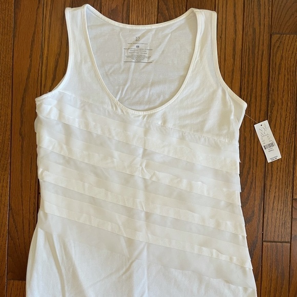 New York & Company Woman’s top. - Picture 1 of 4